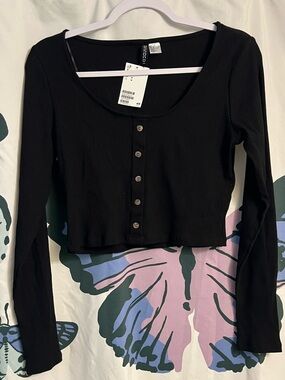 H&M Black Ribbed Button-Front Cropped Long Sleeve Top